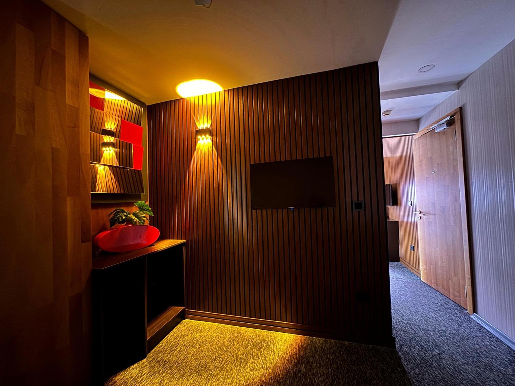 Black Art Otel Istanboel Buitenkant foto
